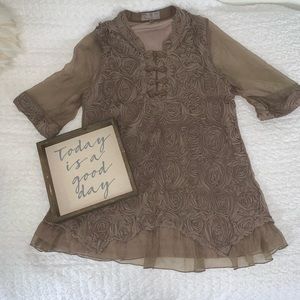 🤍 Pretty Angel Rosette Tunic 🤍